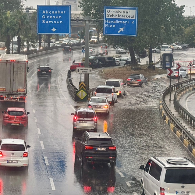 Trabzon'da sağanak etkili oldu