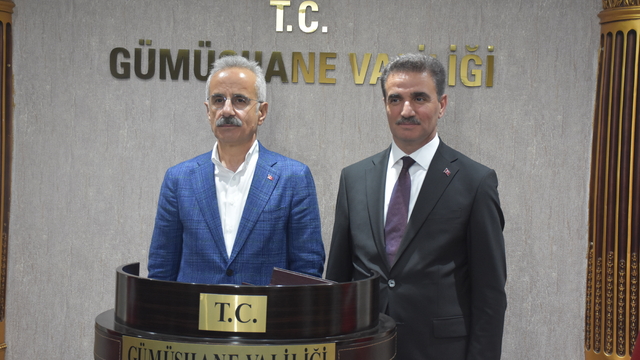 Ulaştırma ve Altyapı Bakanı Uraloğlu Gümüşhane'de ziyaretlerde bulundu