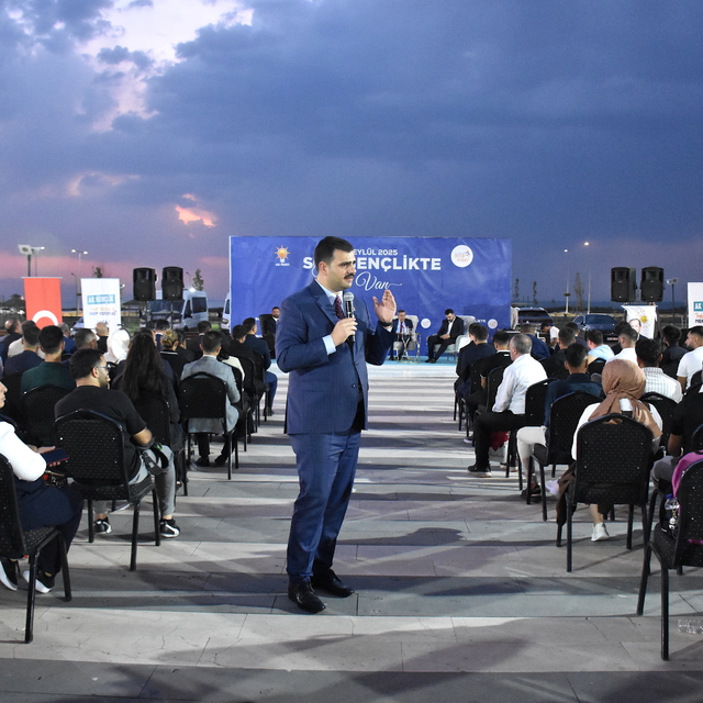 AK Parti Genel Sekreteri İnan, Van'da gençlerle buluştu: