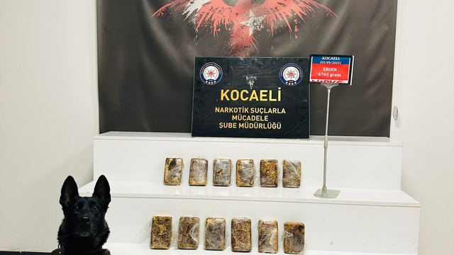 Kocaeli'de yolcu otobüsünün bagajında 6 kilo 765 gram eroin ele geçirildi