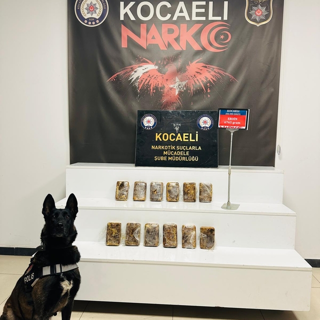 Kocaeli'de yolcu otobüsünün bagajında 6 kilo 765 gram eroin ele geçirildi