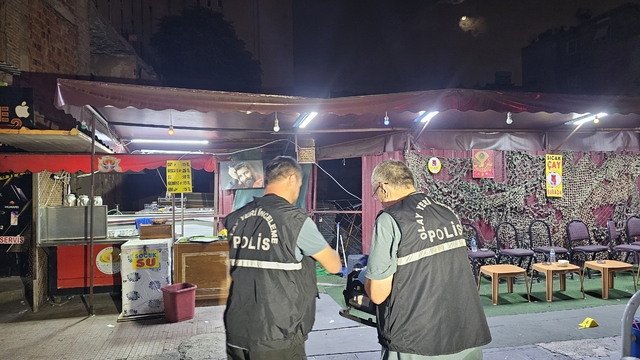 Adana'da çay ocağına silahlı saldırı: 2 yaralı