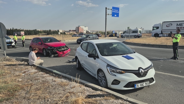 Edirne'de 2 otomobilin çarpıştığı kazada 1 kişi yaralandı