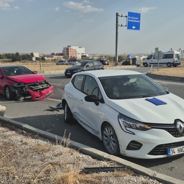 Edirne'de 2 otomobilin çarpıştığı kazada 1 kişi yaralandı