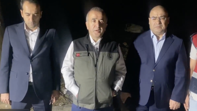 Elazığ'da anız yangını; alevler yerleşim yerlerine yaklaştı (2)