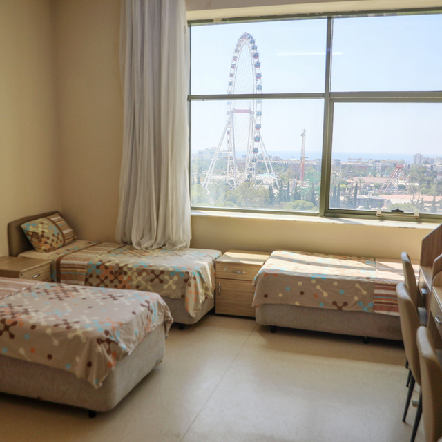 Otel konforunda deniz manzaralı yurt