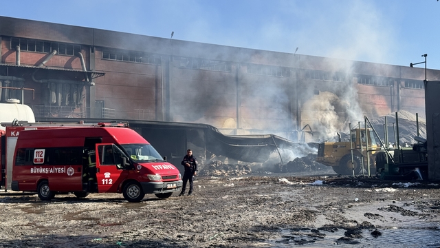 GÜNCELLEME - Kayseri'de keçe fabrikasında çıkan yangın kontrol altına alındı
