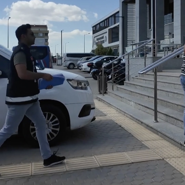 Kırklareli'nde "sazan sarmalı" yöntemiyle dolandırıcılık yapan zanlı tutukl...