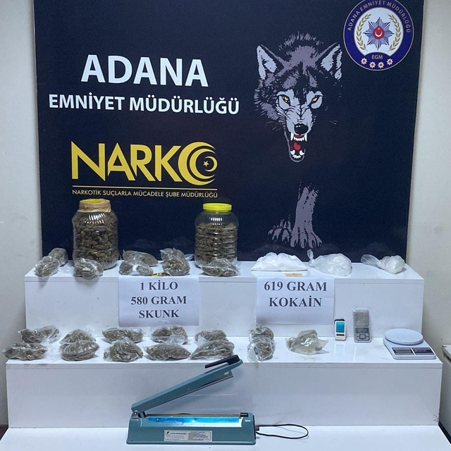 Adana'da oto tamirhanesinde 1 kilo 580 gram esrar ve 619 gram kokain ele ge...