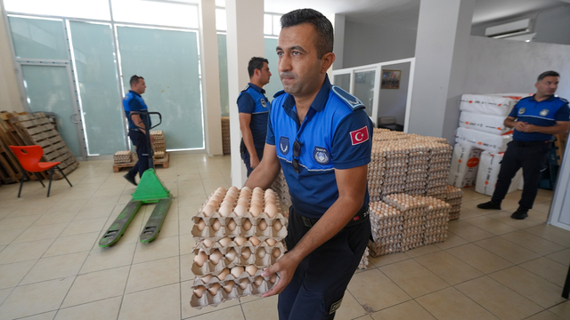 Mersin'de son kullanma tarihi geçmiş 60 bin yumurta ele geçirildi