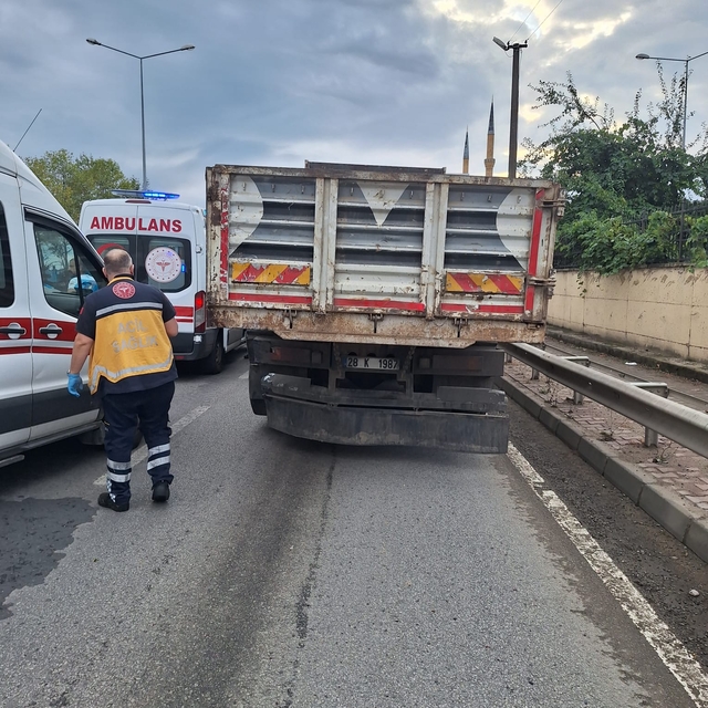 Giresun'da kamyonet ile tır çarpıştı, 1 kişi öldü, 1 kişi yaralandı