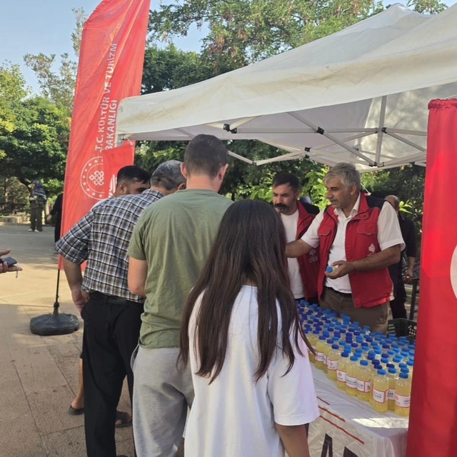 Diyarbakır Vakıflar Bölge Müdürlüğünce Mevlit Kandili dolayısıyla 4 ilde pr...