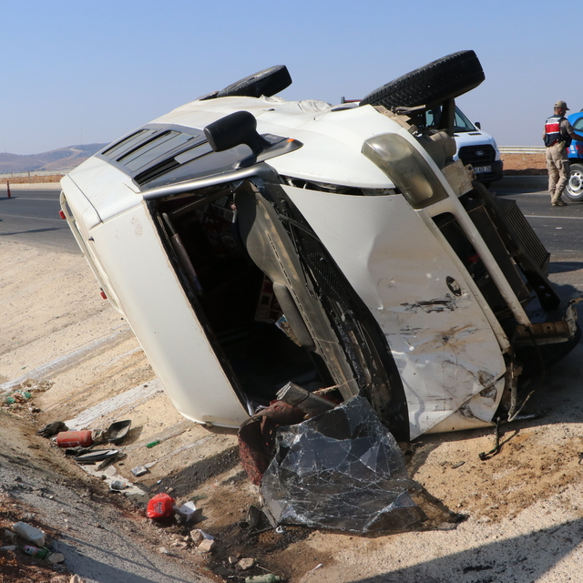 Kilis'te 3 aracın karıştığı kazada 1 kişi öldü, 4 kişi yaralandı