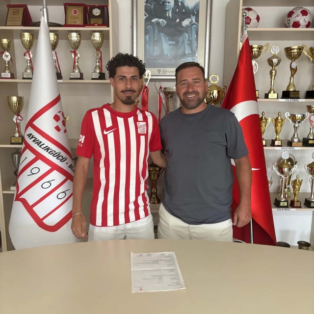 Ayvalıkgücü defans aldı