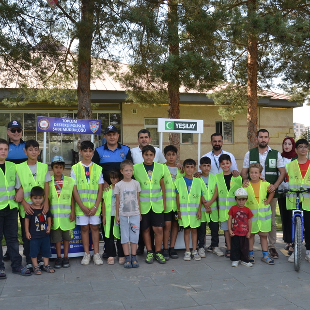 Muş'ta vatandaşlar bağımlılıkla mücadele konusunda bilgilendirdi