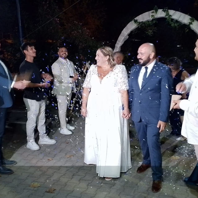 ABD'li kadınla evlenen Türk damat, vize engeline takılan ailesine memleketi...