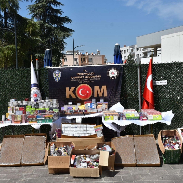 İzmir'de kaçak tütün ve elektronik sigara operasyonu