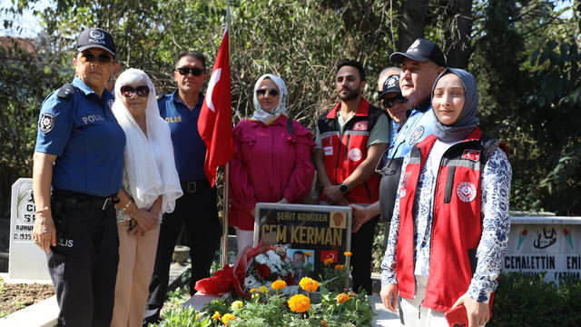 Şehit polis memuru Cem Kerman, Edirne'de kabri başında anıldı