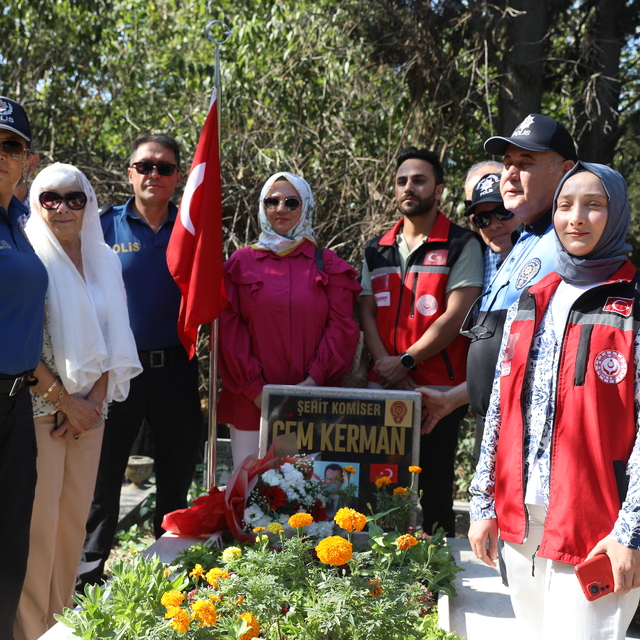 Şehit polis memuru Cem Kerman, Edirne'de kabri başında anıldı