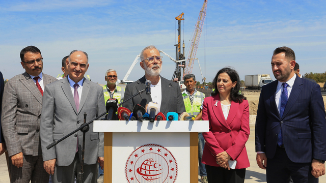 AK Parti Grup Başkanvekili Yenişehirlioğlu, Gediz Köprülü Kavşağı'ndaki çalışmaları inceledi