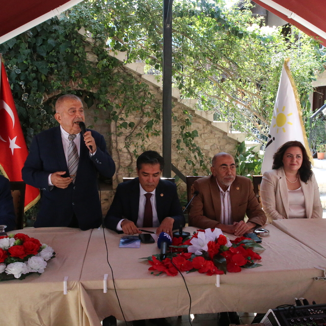 İYİ Parti Grup Başkanvekili Buğra Kavuncu Hatay'da basın mensuplarıyla bulu...