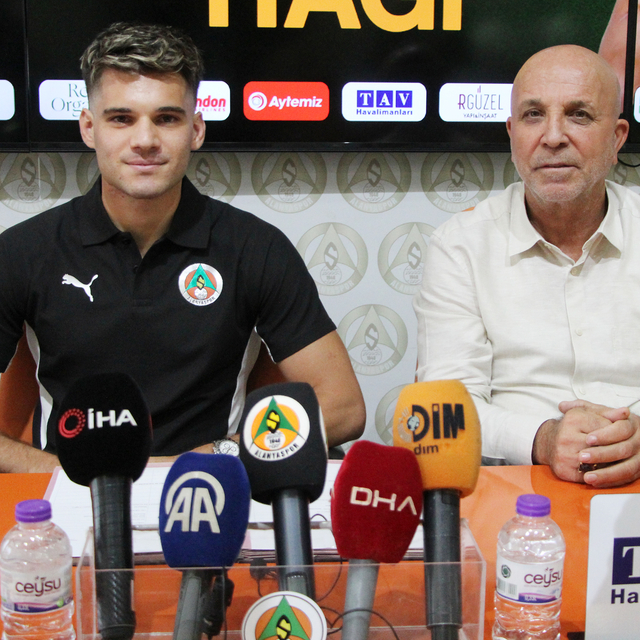 Alanyaspor, Rumen futbolcu Ianis Hagi ile 2 yıllık sözleşme imzaladı