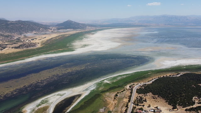 Eğirdir ve Hoyran göllerinin su seviyesi kuraklık nedeniyle düştü
