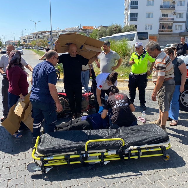 Aydın'da kazada yaralanan kadın ambulans gelene kadar kartonla güneşten kor...