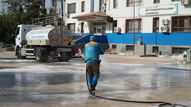 Haliliye Belediyesinden okullarda temizlik çalışması