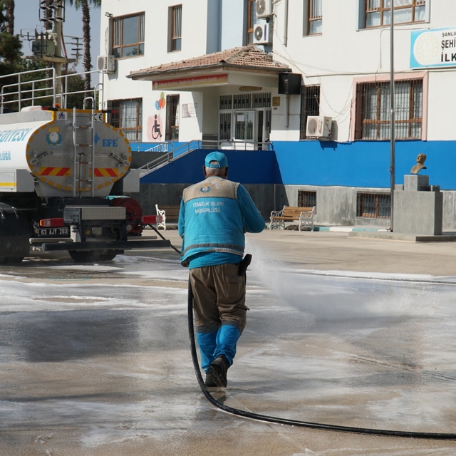 Haliliye Belediyesinden okullarda temizlik çalışması