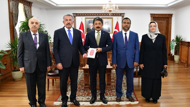 Kırşehir Müftüsü Tekin ve beraberindekiler, Vali Demiryürek'i ziyaret etti