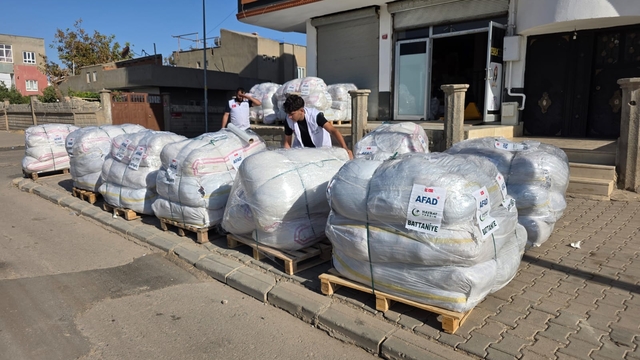Batman'dan Afganistan'a bir tır battaniye yardımı gönderildi