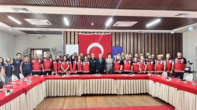 Burdur'da ilk akreditasyonlu arama kurtarma ekibine armaları takdim edildi