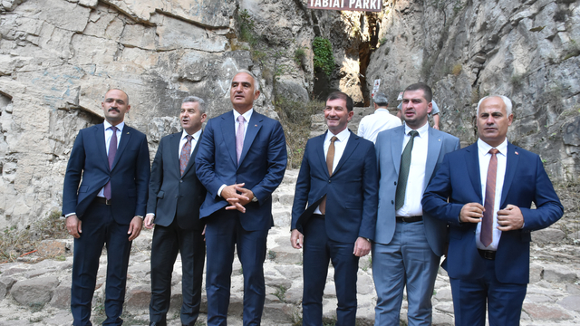 Kültür ve Turizm Bakanı Ersoy, Artvin'deki kanyon ve tarihi kalede inceleme yaptı