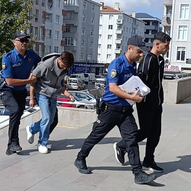 Tekirdağ'da bir kişiyi bıçakladığı iddia edilen 2 şüpheli tutuklandı