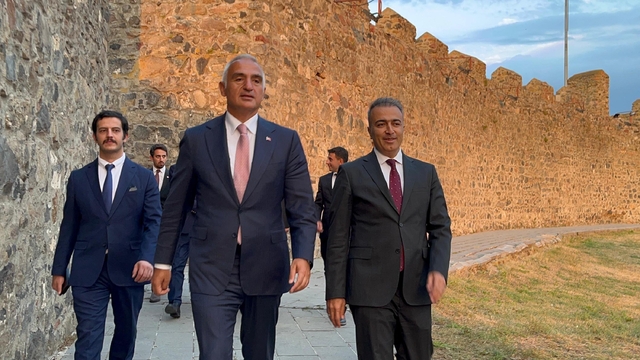 Bakan Ersoy: Turizm alanında rekorlar kırmaya başladık (2)