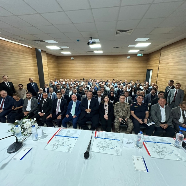 Vali Çalgan, Kargı'da muhtarlarla buluştu