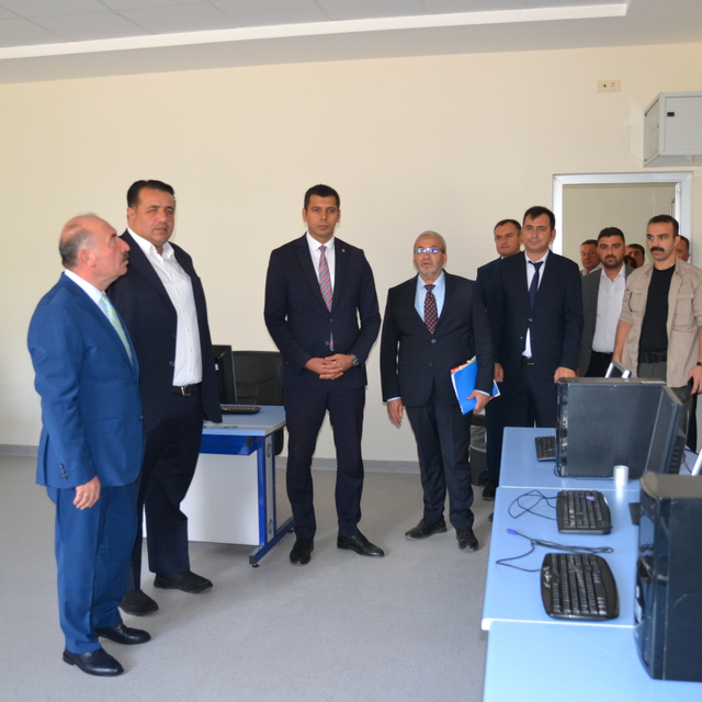 Vali Çalgan, Kargı Cumhuriyet İlkokulu'nu inceledi