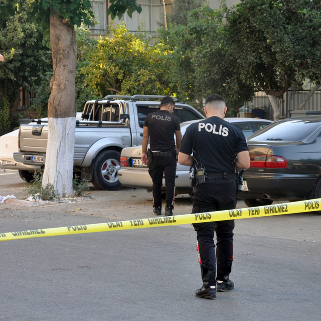 İzmir'de silahlı kavgada 2 kişi yaralandı