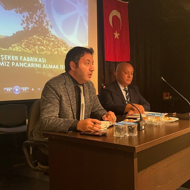 Ağrı Şeker Fabrikası Müdürü Erdoğan, Malazgirt'te şeker pancarı üreticileri...