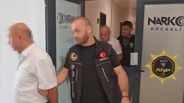 Yolcu otobüsünde 'pul biber' ile kaplanmış 7 kilo eroine 2 tutuklama