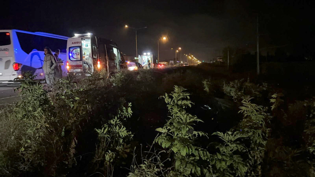 Samsun'da yoldan çıkan otomobildeki 3 kişi yaralandı