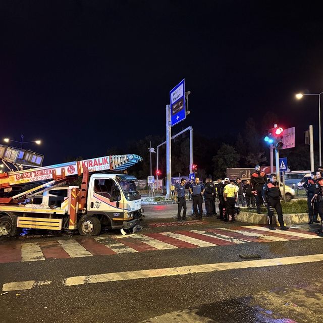 Erzurum'da trafik kazası sonrası çıkan kavgada 3 kişi yaralandı