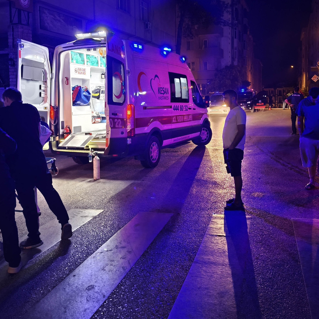 Orduevinin yatakhanesinde çıkan yangında 16 asker dumandan etkilendi