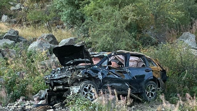 Otomobil uçuruma yuvarlandı: 1 ölü, 1 yaralı