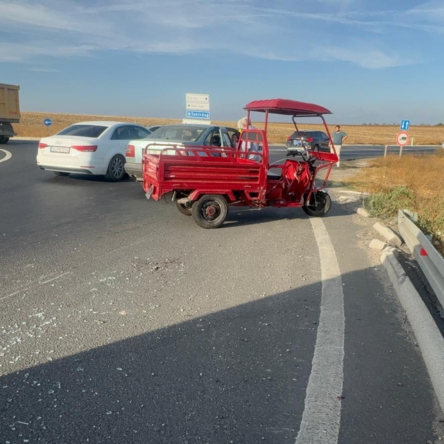 Tekirdağ'da devrilen triportördeki 2 kişi yaralandı
