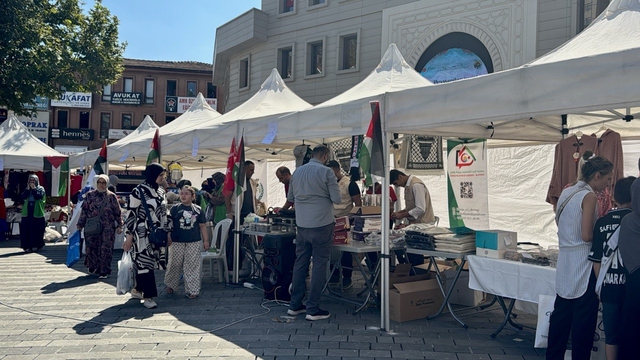 Bursa'da eğitim gören Filistinli öğrenciler yararına "hayır çarşısı" açıldı