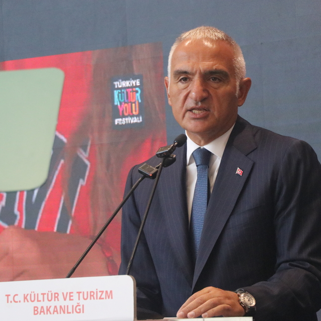 Bakan Ersoy: Silahların değil, şarkıların, türkülerin sesinin çıkmasını ist...