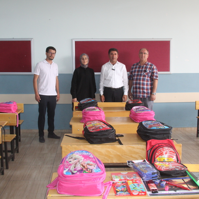 Zara Belediyesinden birinci sınıf öğrencilerine kırtasiye desteği