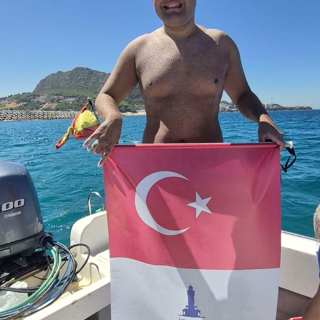 Cebelitarık Boğazı'nı geçen otizmli Tuna rol model oldu